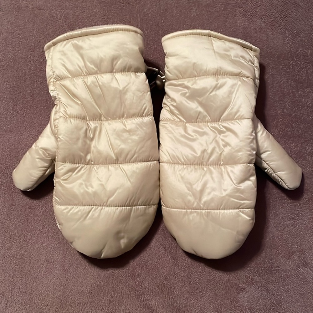 Reitmans champagne coloured mittens NWT size L/XL